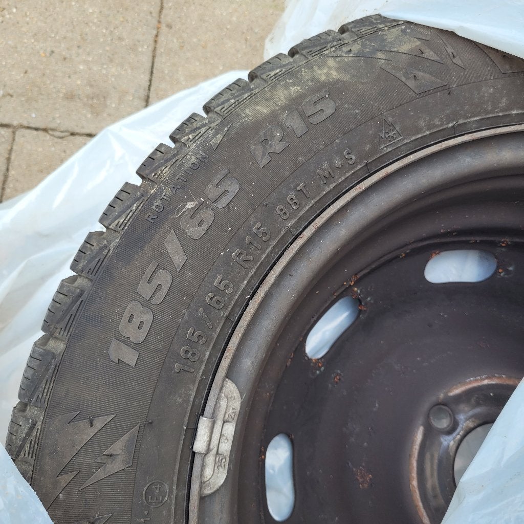 Autobanden type 185/65 R15 88T M+S winterbanden met velg, 15 pouces, Pneus et Jantes, Pneus hiver, Véhicule de tourisme