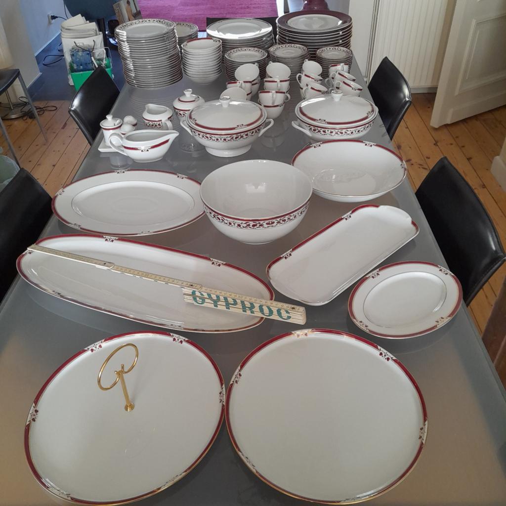 Service de table porcelaine de Sologne pourpre 12  couverts, Antiquités & Art, Enlèvement