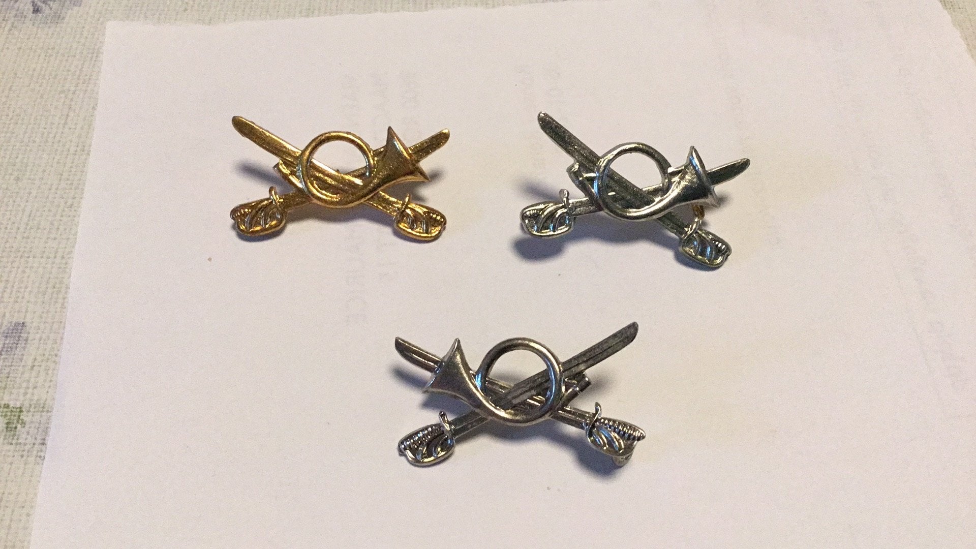 Collier, emblème du bataillon de chasseurs à cheval, Enlèvement ou Envoi