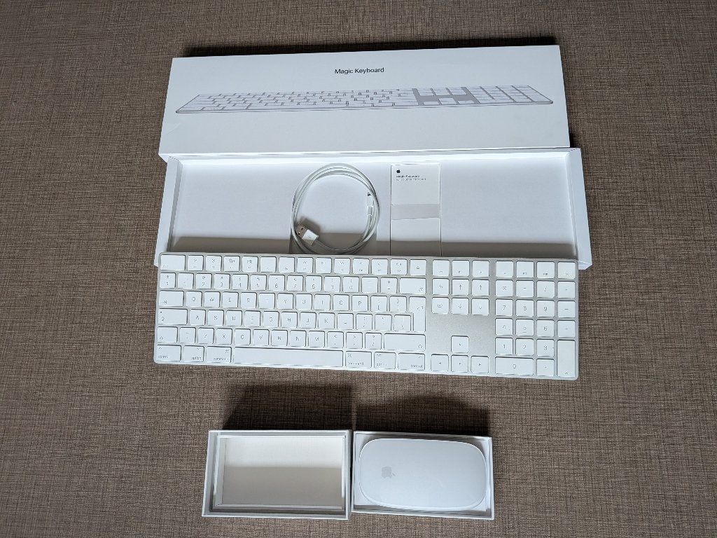 Apple Magic Keyboard (QWERTY, numerical) and Magic Mouse, Computers en Software, Toetsenborden, Ophalen, Toetsenbord en muis-set