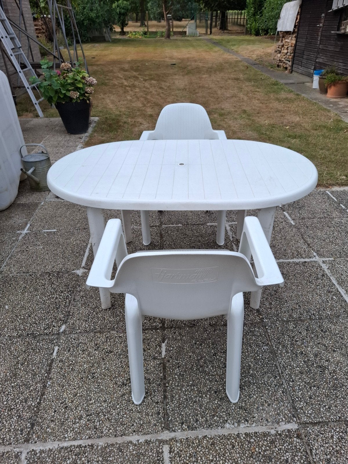 kunststof tuintafel met 2 stoelen, Tuin en Terras, Ophalen, Zo goed als nieuw, Ovaal, Kunststof