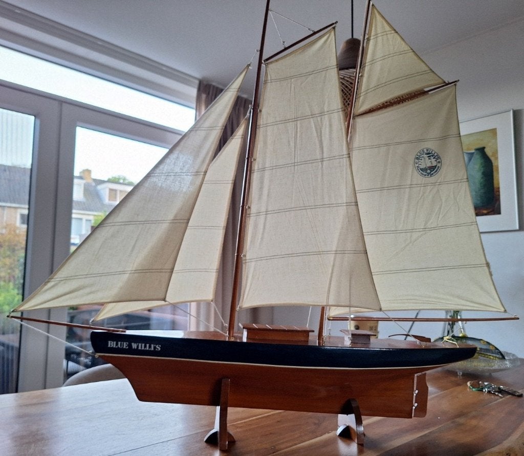 Groot houten zeilboot Blue Willi's (125cm) - Nieuwstaat, Ophalen, Nieuw, Groter dan 1:32, Overige merken