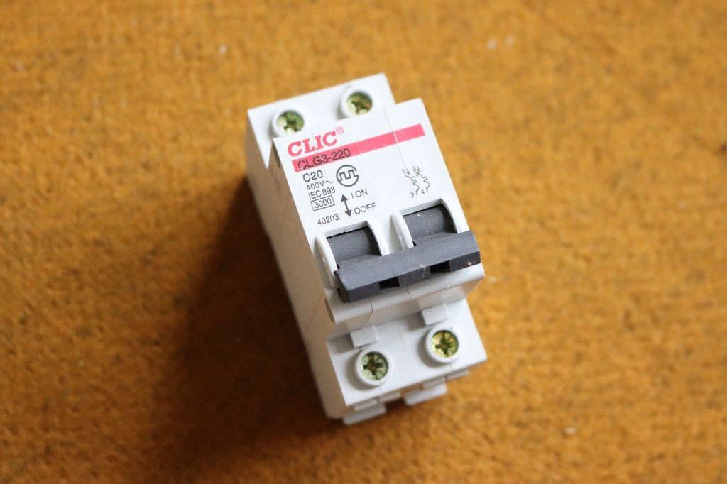Automaat 2P 20A Clic, Ophalen, Nieuw