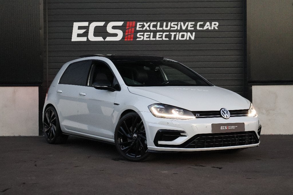 Volkswagen Golf 7.5 R | Full option | Akrapovic | Panorama, Auto's, Volkswagen, Automaat, 4 cilinders, 1984 cc, Parkeerassistent