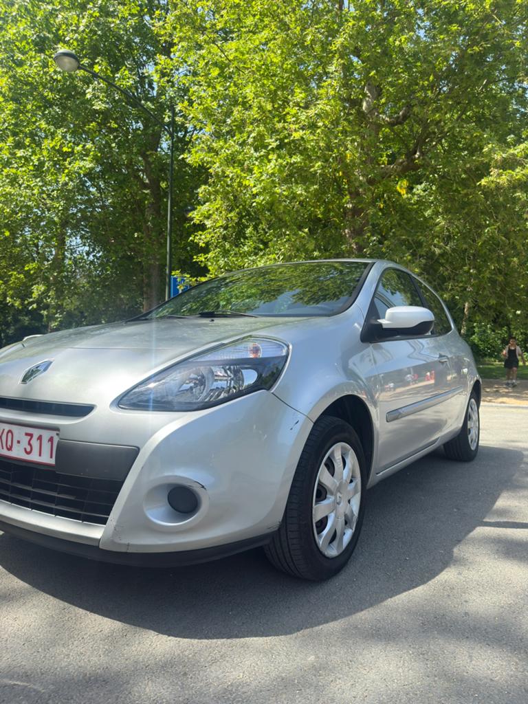 Clio 3 1.2 16v 75ch essence, Autos, Argent ou Gris, Boîte manuelle, Particulier, Euro 4