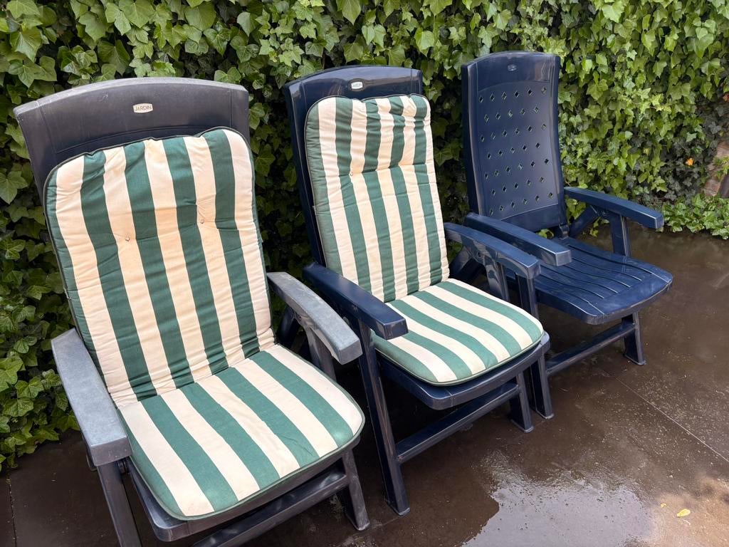 3 chaises de jardin avec 2 coussins. Sièges réglables, Enlèvement, Utilisé, Plastique, Réglable