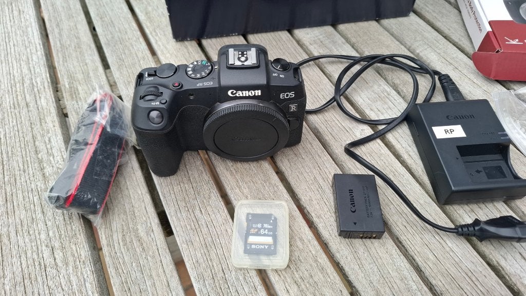 CANON RP FULLFRAME IN KRASVRIJE NIEUWSTAAT, Audio, Tv en Foto, Canon, Accu, Ophalen of Verzenden, Zo goed als nieuw
