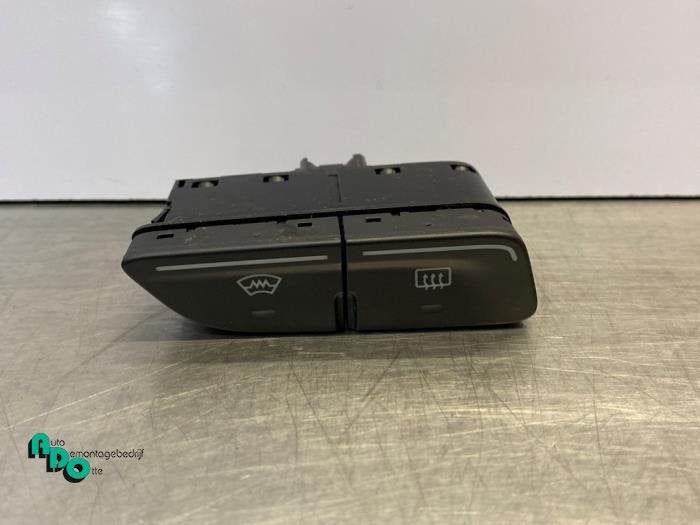Verwarmingsschakelaar Achterruit van een Ford Focus (Focus 1, Gebruikt, -, -, Ophalen of Verzenden