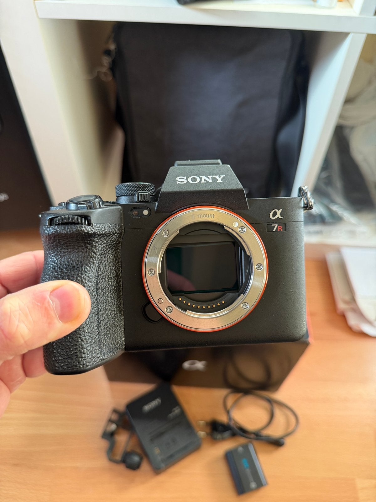 Sony A7R V (ILCE-7RM5) Boîtier–État Comme Neuf Protège-écran, TV, Hi-fi & Vidéo, Stabilisation d'image, Batterie, Comme neuf, Enlèvement