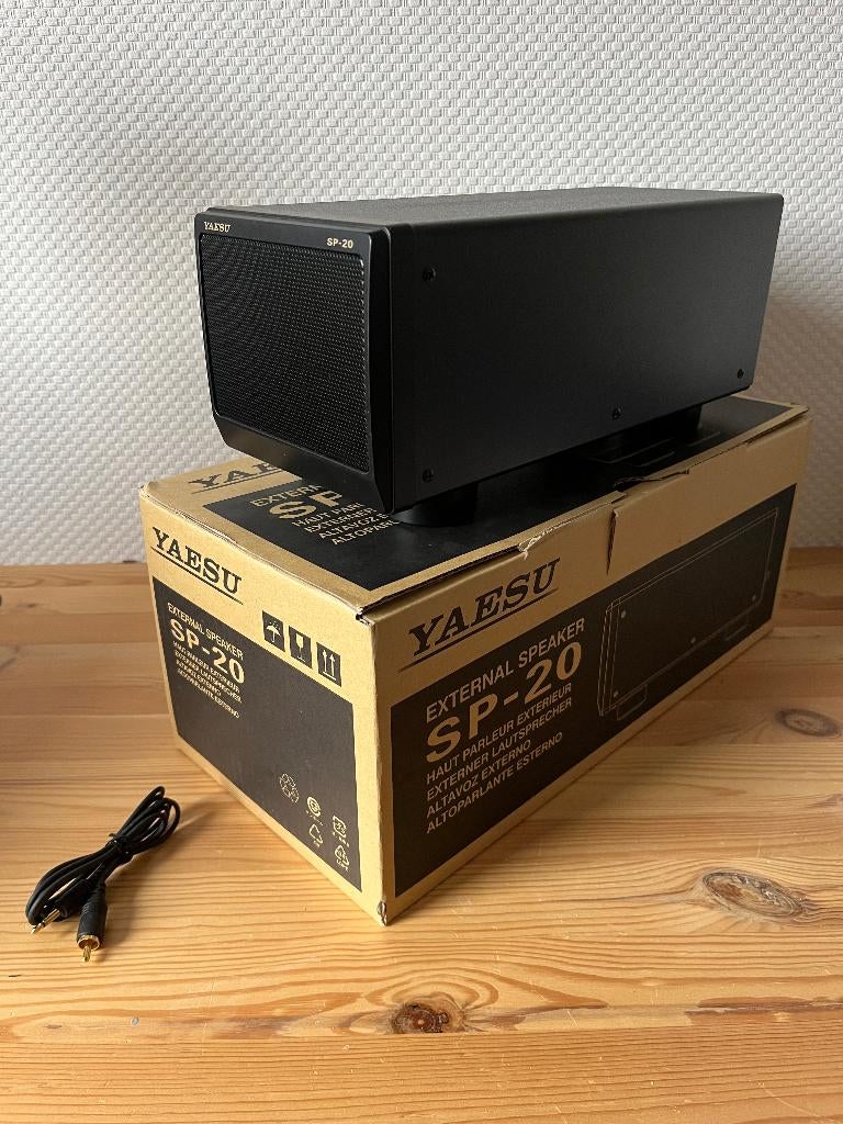 Te Koop: Erg mooie Yaesu SP-20 speaker, Enlèvement ou Envoi, Comme neuf, Émetteur et Récepteur