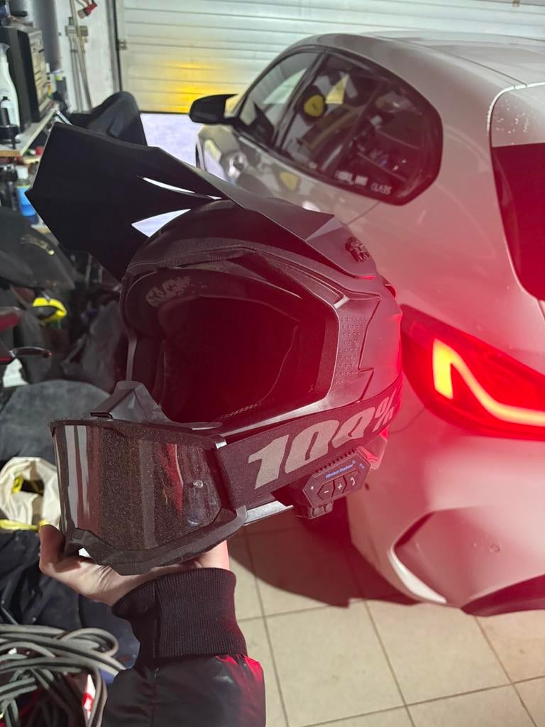 Cross helm, Ophalen
