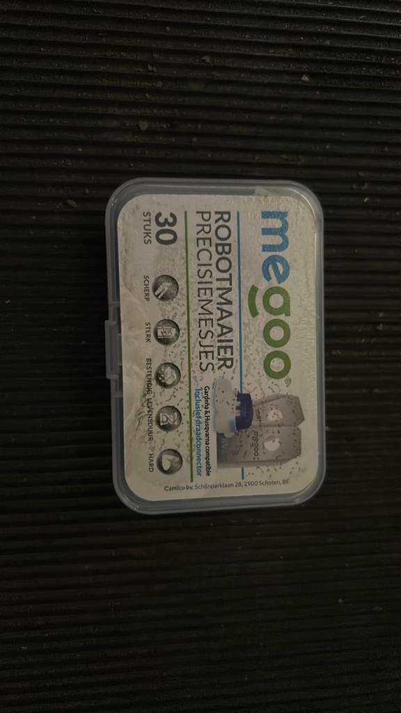 Mesjes voor grasrobot, Ophalen