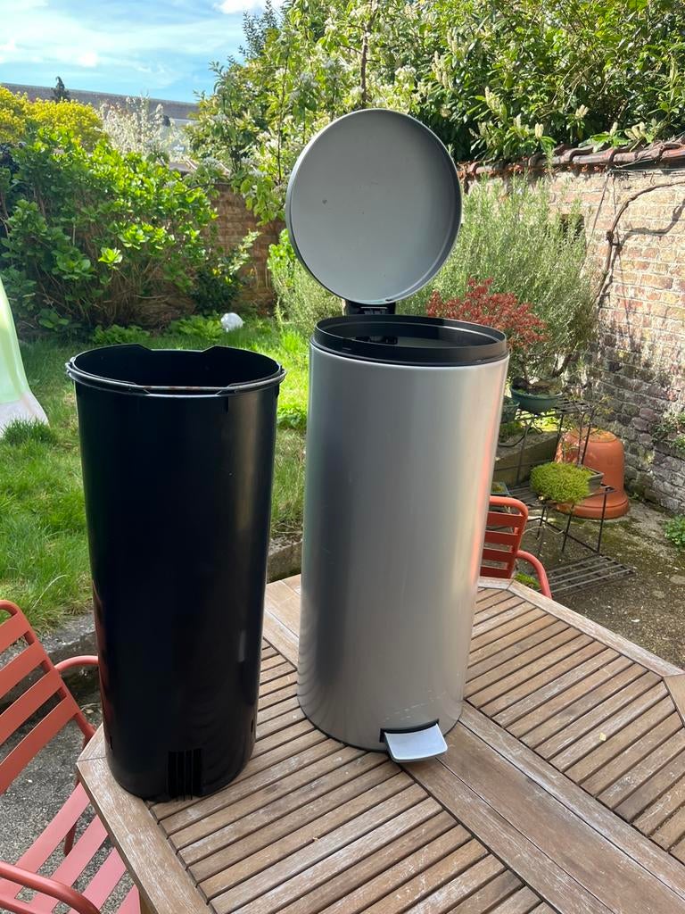 Poubelle Brabantia 30L avec pédale – bon état, Maison & Meubles, Accessoires pour la Maison | Poubelles, Comme neuf, Métal, À pédale