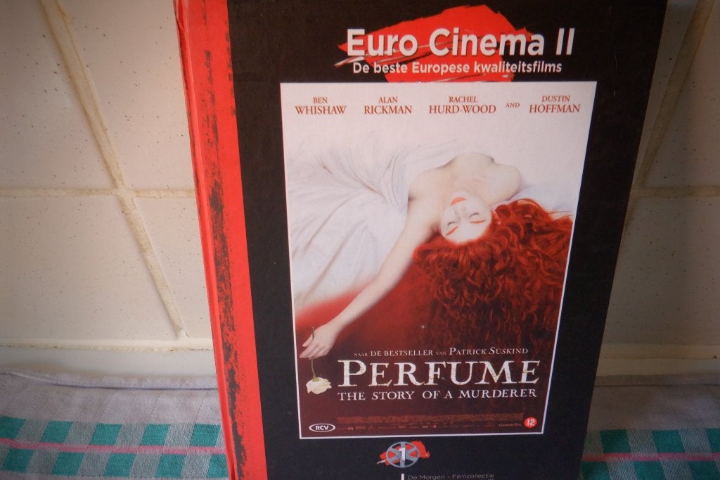 DVD +Boekje Perfume The Story Of A Murderer., Enlèvement ou Envoi, Anglais, Thriller d'action, Comprend un livret