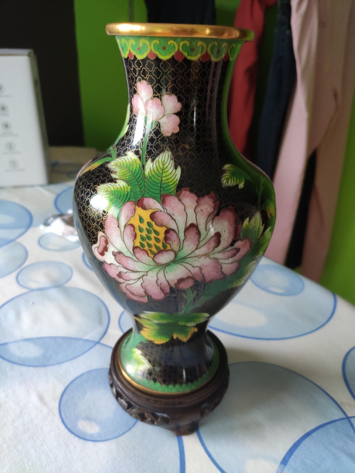 Chinese zwarte vaas, Ophalen