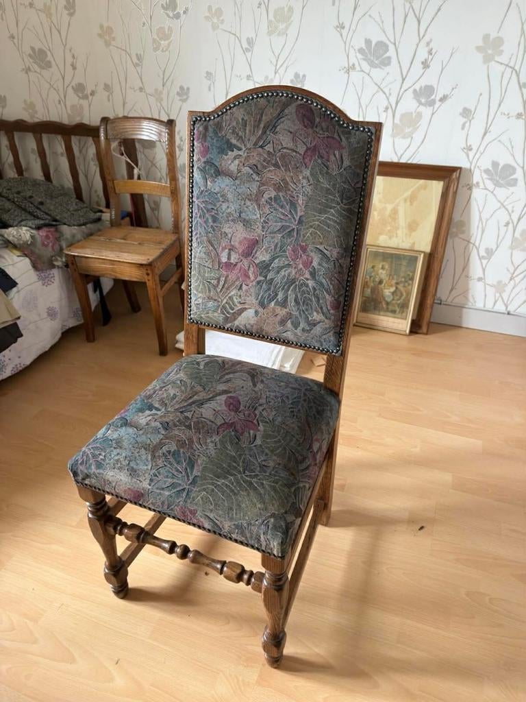 Six chaises style Louis XIII, Enlèvement
