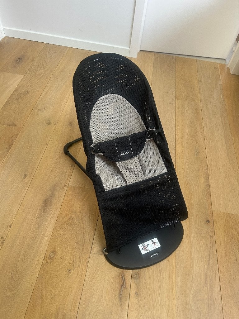 Transat BabyBjörn Balance Soft Mesh Noir/Gris – Parfait état, Enfants & Bébés, Autres marques, Enlèvement, Utilisé, Avec ceinture(s)