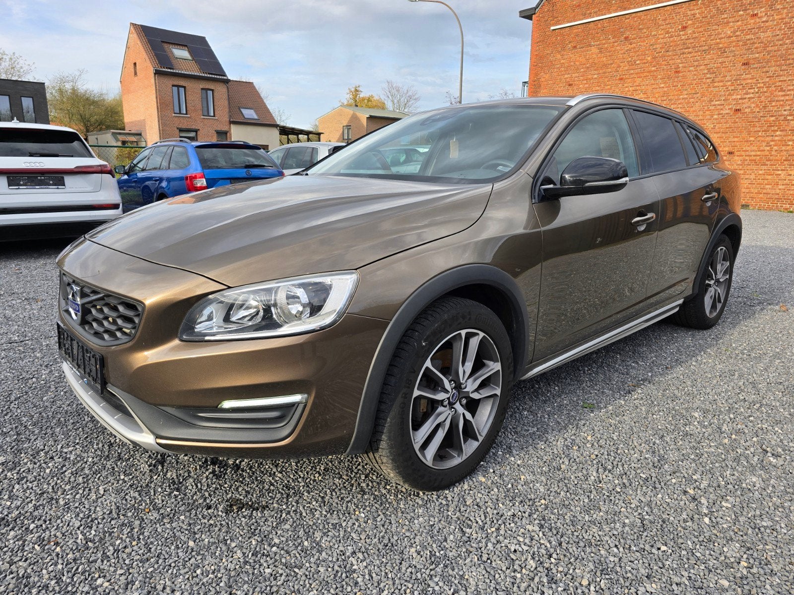 Volvo V60 Cross Country 2.0 D3 automatique Euro 6 129 000 km, Autos, Entreprise, Carnet d'entretien, Noir, 5 portes