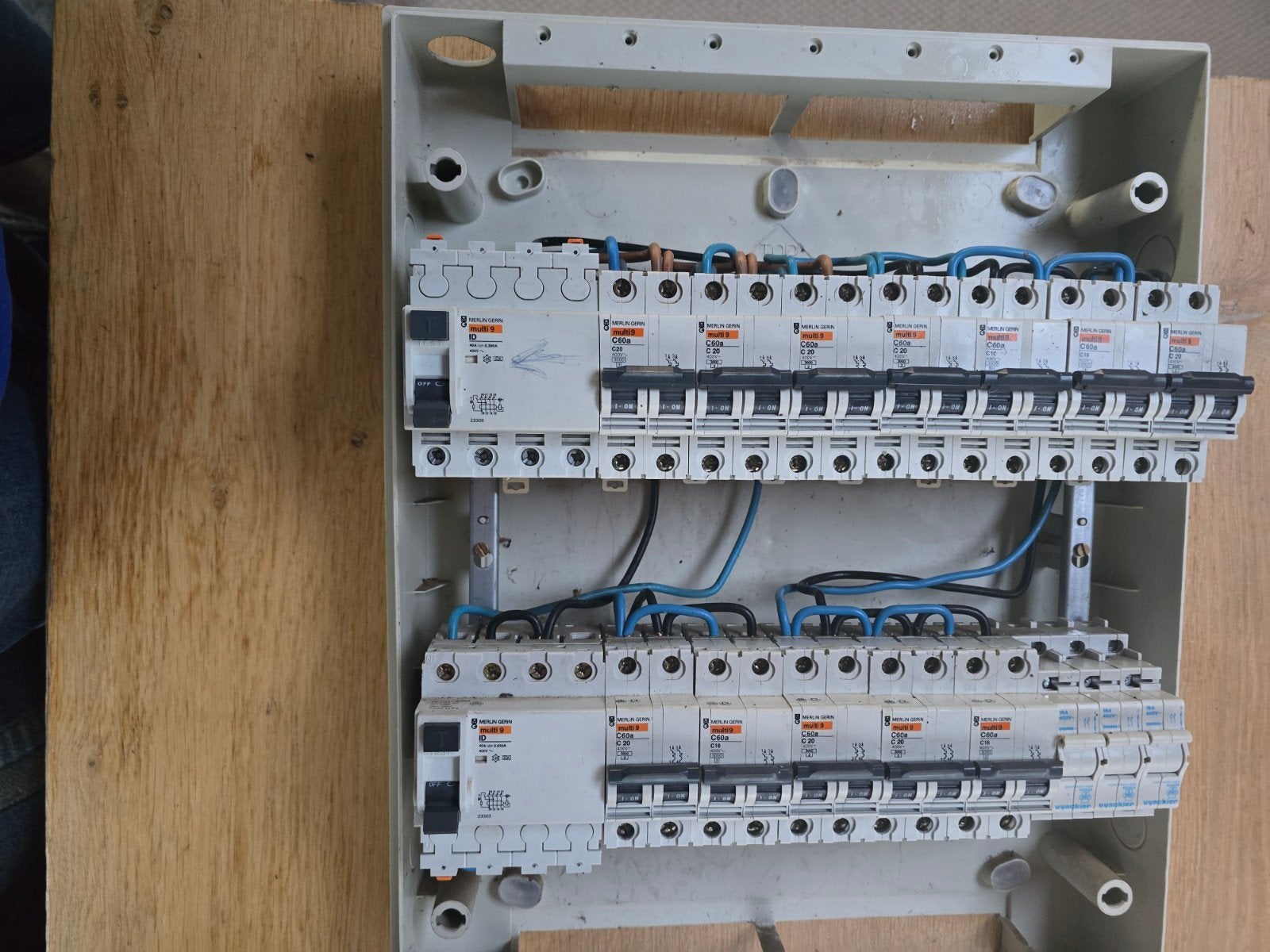 Bekabelde zekeringkast, Ophalen of Verzenden, Zo goed als nieuw, Groepenkast
