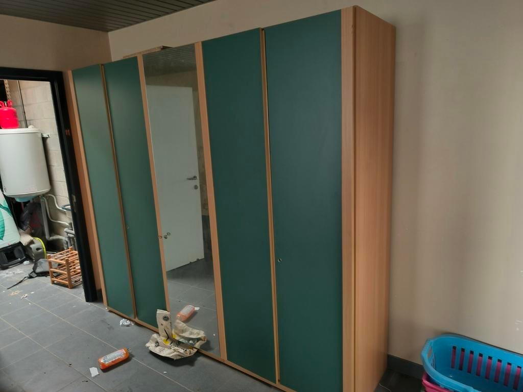 Grote Kleerkast, Ophalen