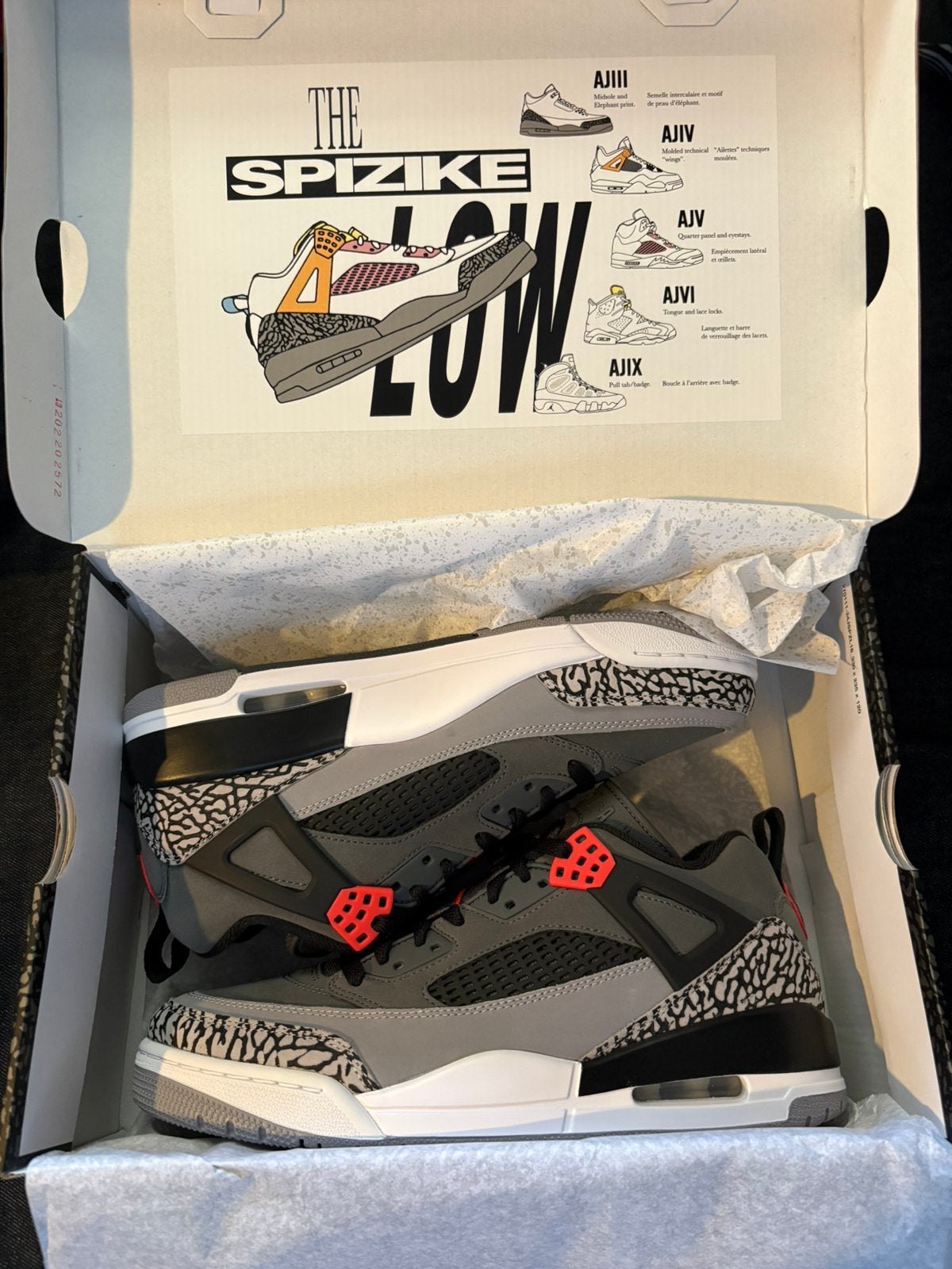Jordan spizike low retro gloednieuw met doos maat 43, Kleding | Heren, Schoenen, Overige kleuren, Nieuw, Ophalen of Verzenden