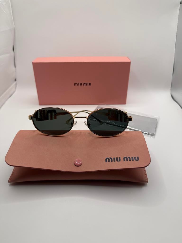 Miu Miu Zonnebril met Kristallen Details, Ophalen of Verzenden, Nieuw, Overige kleuren, Zonnebril
