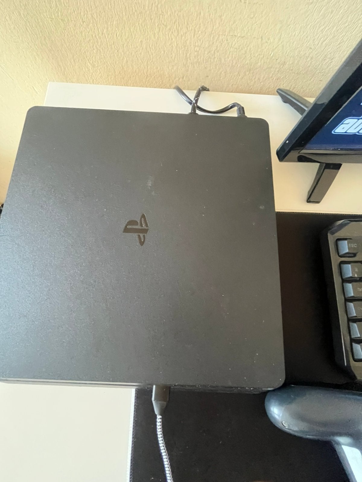 Playstation 4 slim 1t + 1 controller + gta5, Enlèvement, Comme neuf
