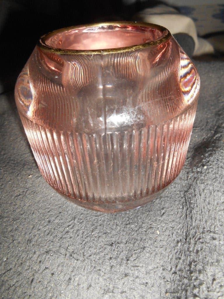 Vase 9 cm en verre rose côtelé liseré doré, Huis en Inrichting, Ophalen of Verzenden, Goud, Glas