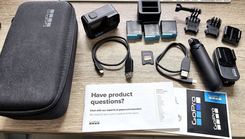 GoPro Hero 10 Black + 3 batteries, chargeur, Shorty, 128Go, Enlèvement, Comme neuf, GoPro