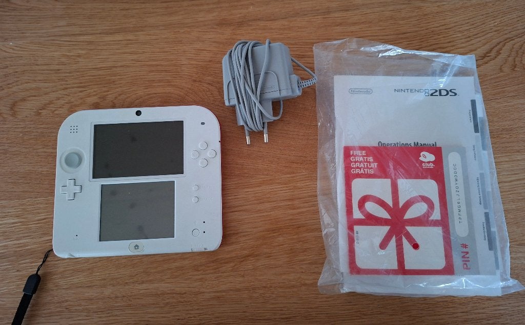 Console Nintendo 2ds Blanche + 3 jeux + housse +++++ impecc, 2DS, Comme neuf, Blanc, Avec jeux