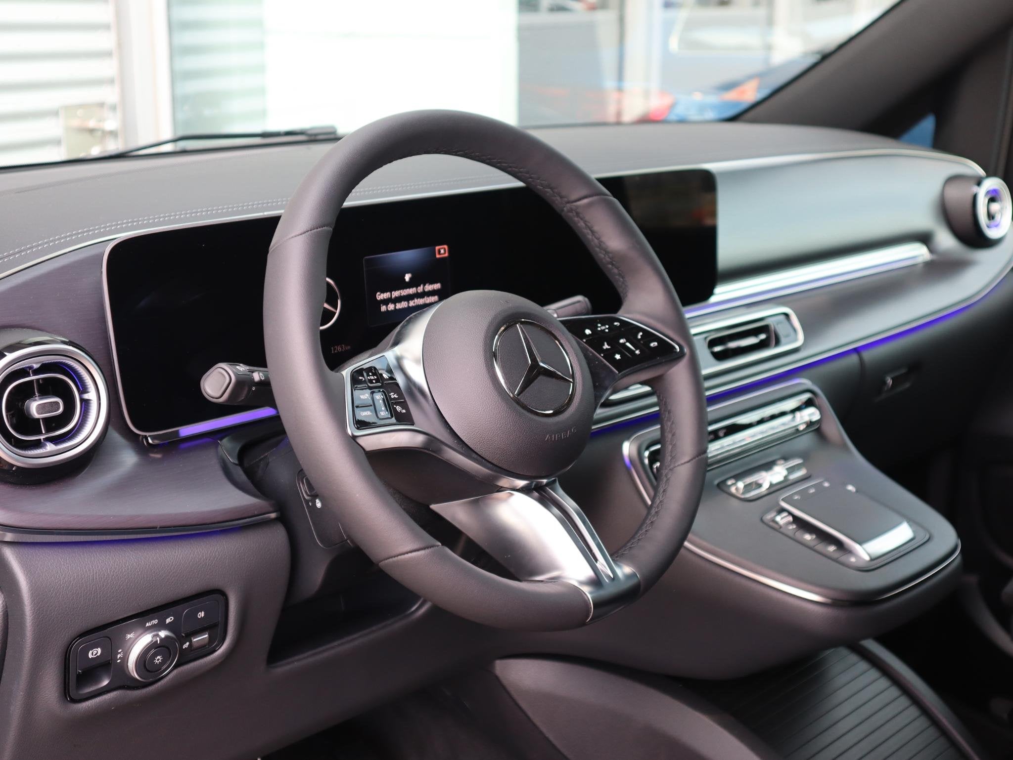 Mercedes-Benz EQV 300 L2 AVANT. 8 pers. (365km WLTP), Stof, Used 1. Bestelwagens met ervaring., Zwart, Sound system