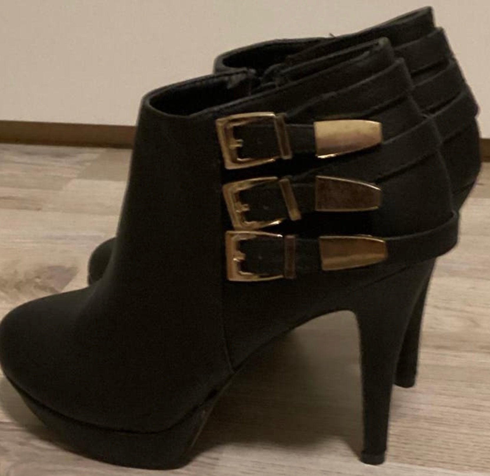 SPLINTERNIEUWE MOOIE ZWARTE LAARSJES+PINHAKKEN ,MAAT 39 ,TOF, Vêtements | Femmes, Chaussures, Neuf, Enlèvement ou Envoi, Chaussures à haut talons