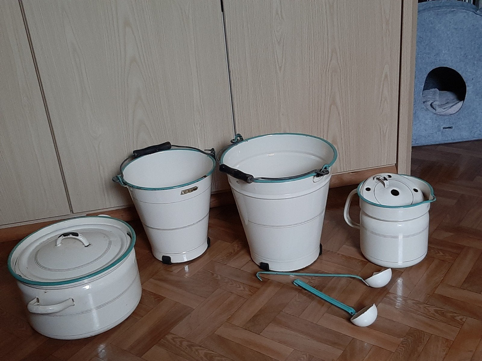 Emaille kookpot, melkkan, emmers, pollepels.., Ophalen