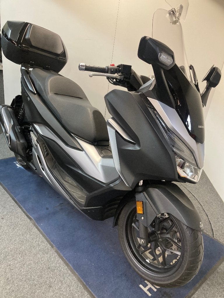 Honda Forza 300 MY'18 réf. LS 3390, Motos, 300 cm³, Scooter, Entreprise, Occasion