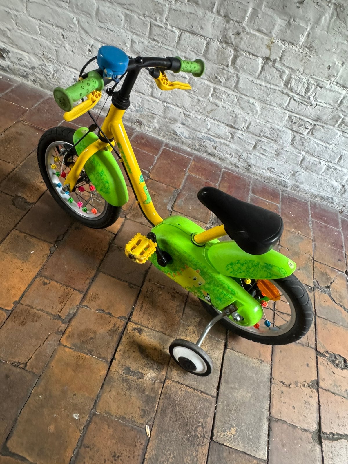 Vélo enfants BTWIN DINOSAUR 500 16 pouces avec roulettes, Enlèvement, Comme neuf, Frein sur jante
