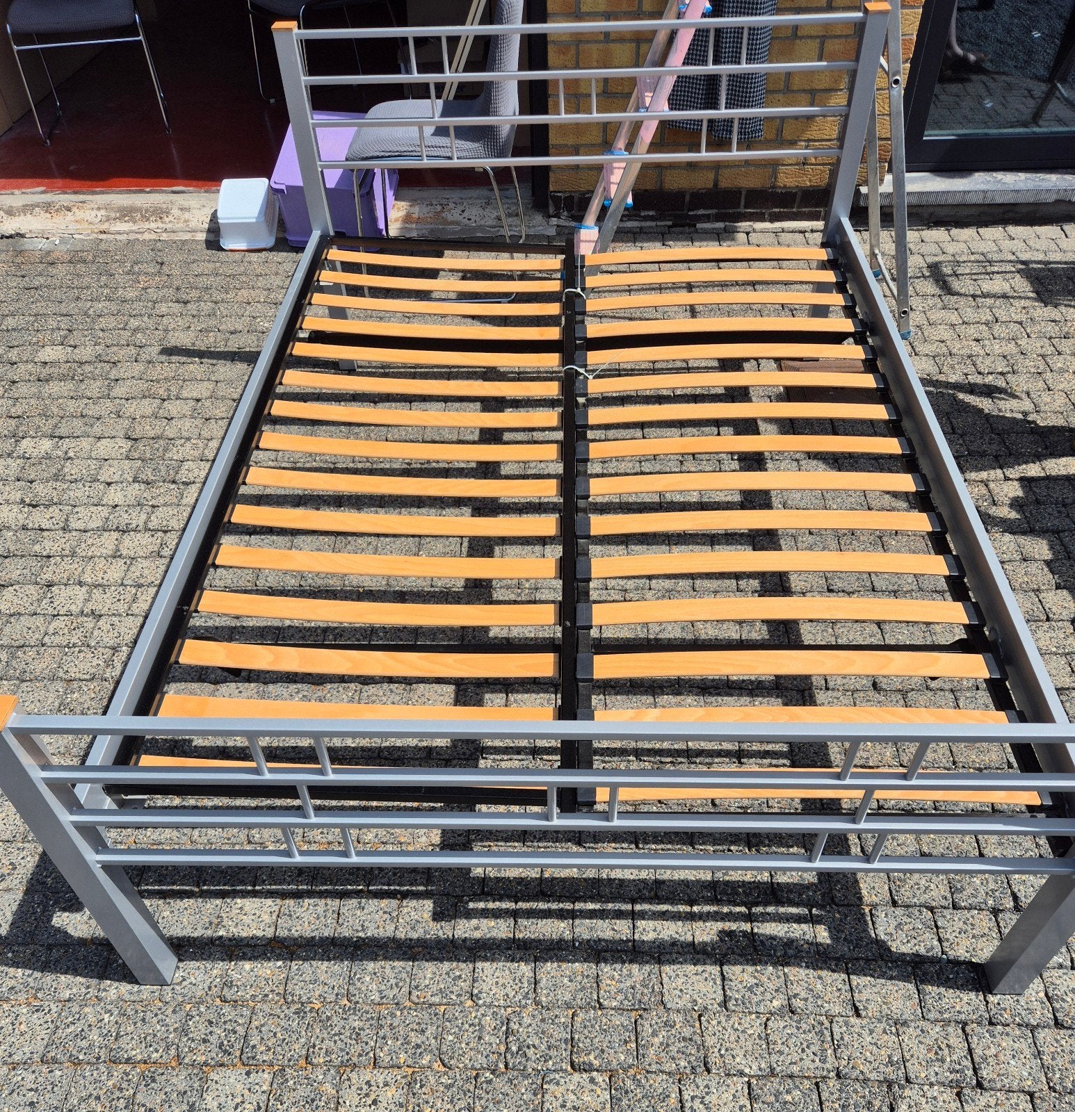 Bed 140cm breed met bijhorende latenbodem, Huis en Inrichting, Slaapkamer | Bedden, Ophalen