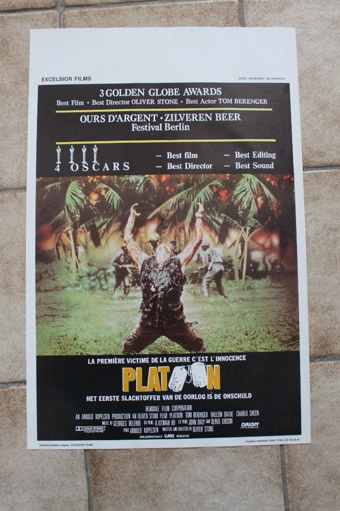 filmaffiche Charlie Sheen Platoon 1986 filmposter, Rechthoekig Staand, Ophalen of Verzenden, Zo goed als nieuw, A1 t/m A3