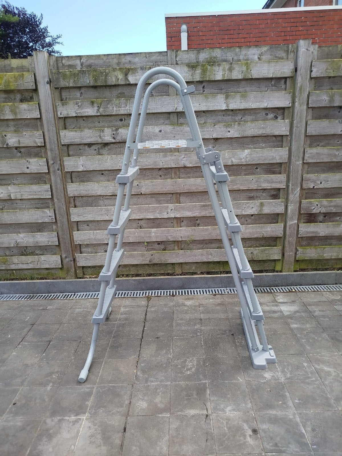 Zwembad ladder, Ophalen