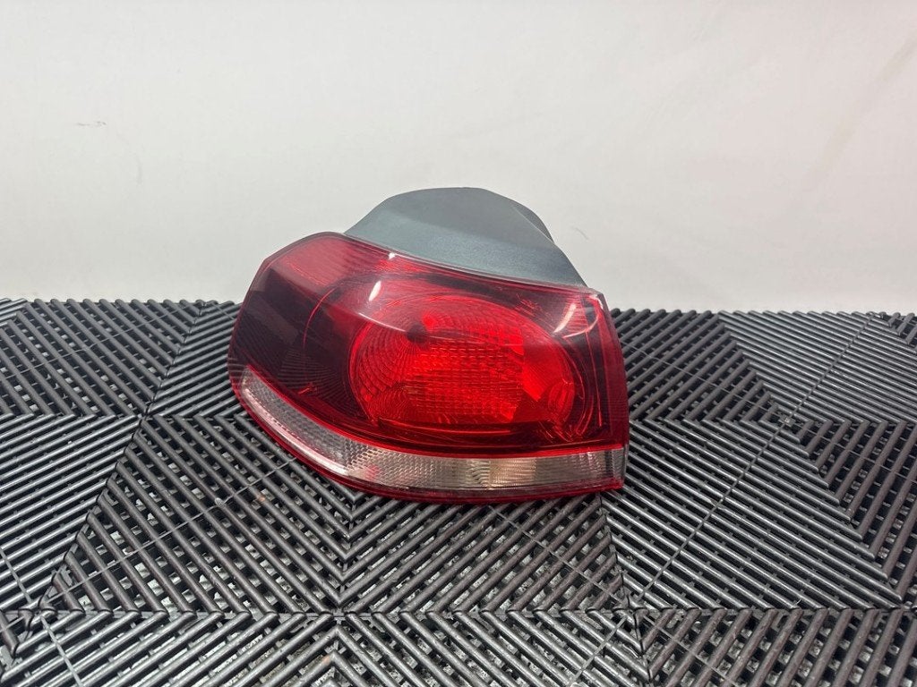 ACHTERLICHT LINKS Volkswagen Golf VI (5K1) (|5K0945095M|), Gebruikt, Volkswagen, Volkswagen AG, Kundenbetreuung@volkswagen.de