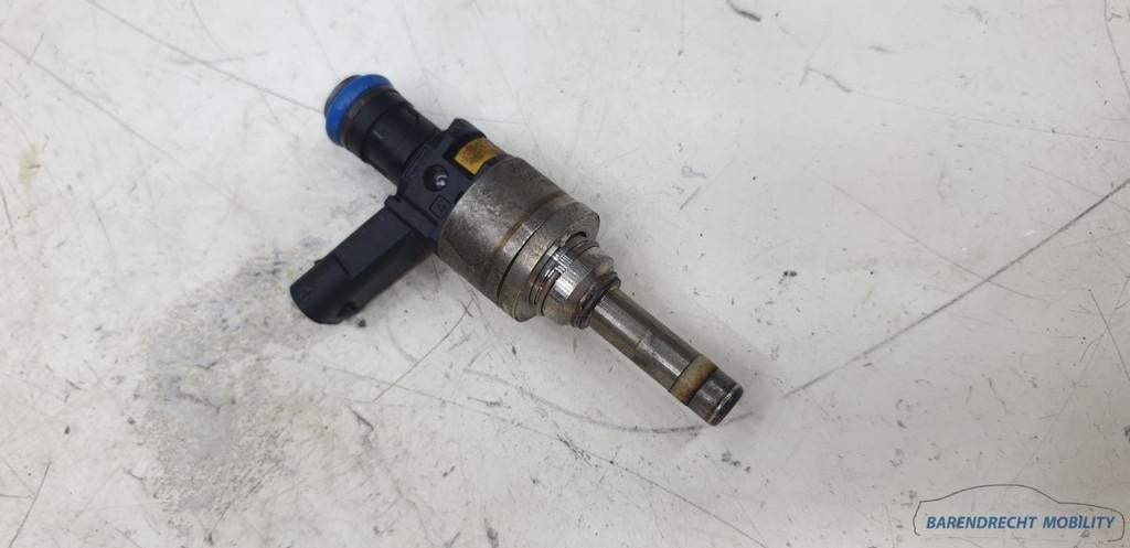 Benzine injector Mercedes C Klasse W204 OM271.860 200 CGI 27, Gebruikt, Mercedes-Benz AG, Mercedes-Benz, Mercedesstrasse 120
70372  Stuttgart, DE