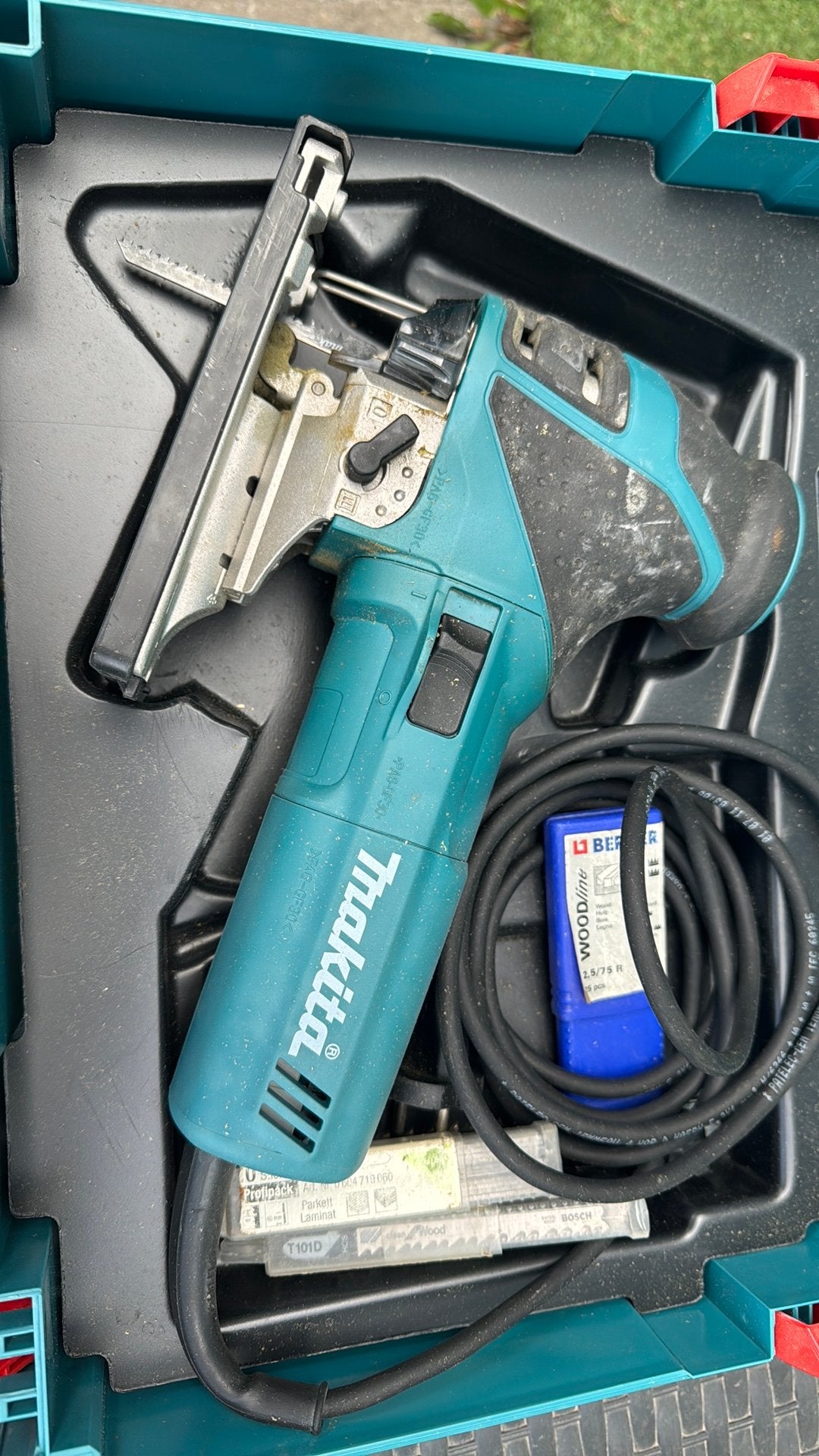 Scie sauteuse makita 4351FCT, 600 à 1200 watts, Enlèvement ou Envoi, 70 mm ou plus, Comme neuf