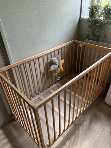 Ikea Sniglar Babybed Ledikant 120 x 60 + matras + hoeslakens, Kinderen en Baby's, Babyparken, Ophalen