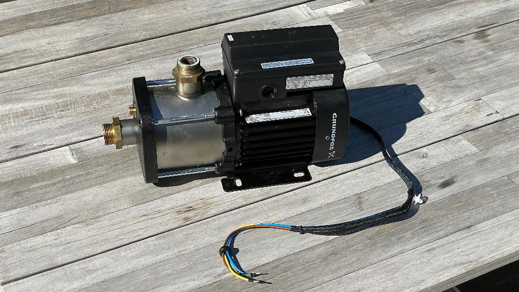 Grundfos Pomp (Blokpomp voor water), Ophalen, 500 tot 800 watt, Minder dan 30 cm, Overige typen