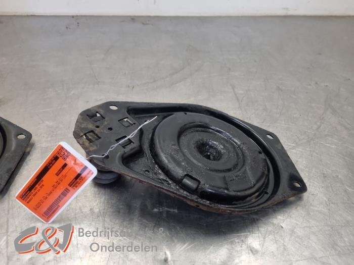 Veerschotel links-achter van een Renault Trafic, Gebruikt, -, Renault, -