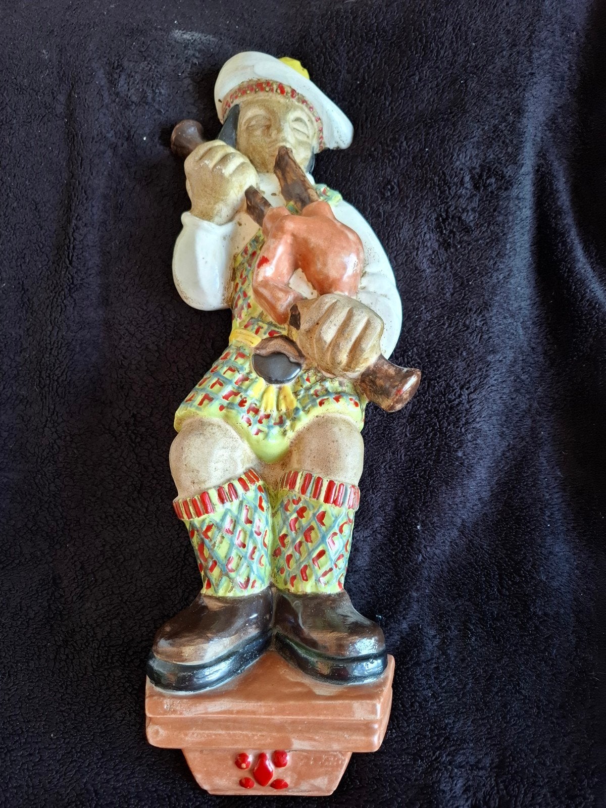 Figurine murale en céramique peinte main GUERIN, Enlèvement