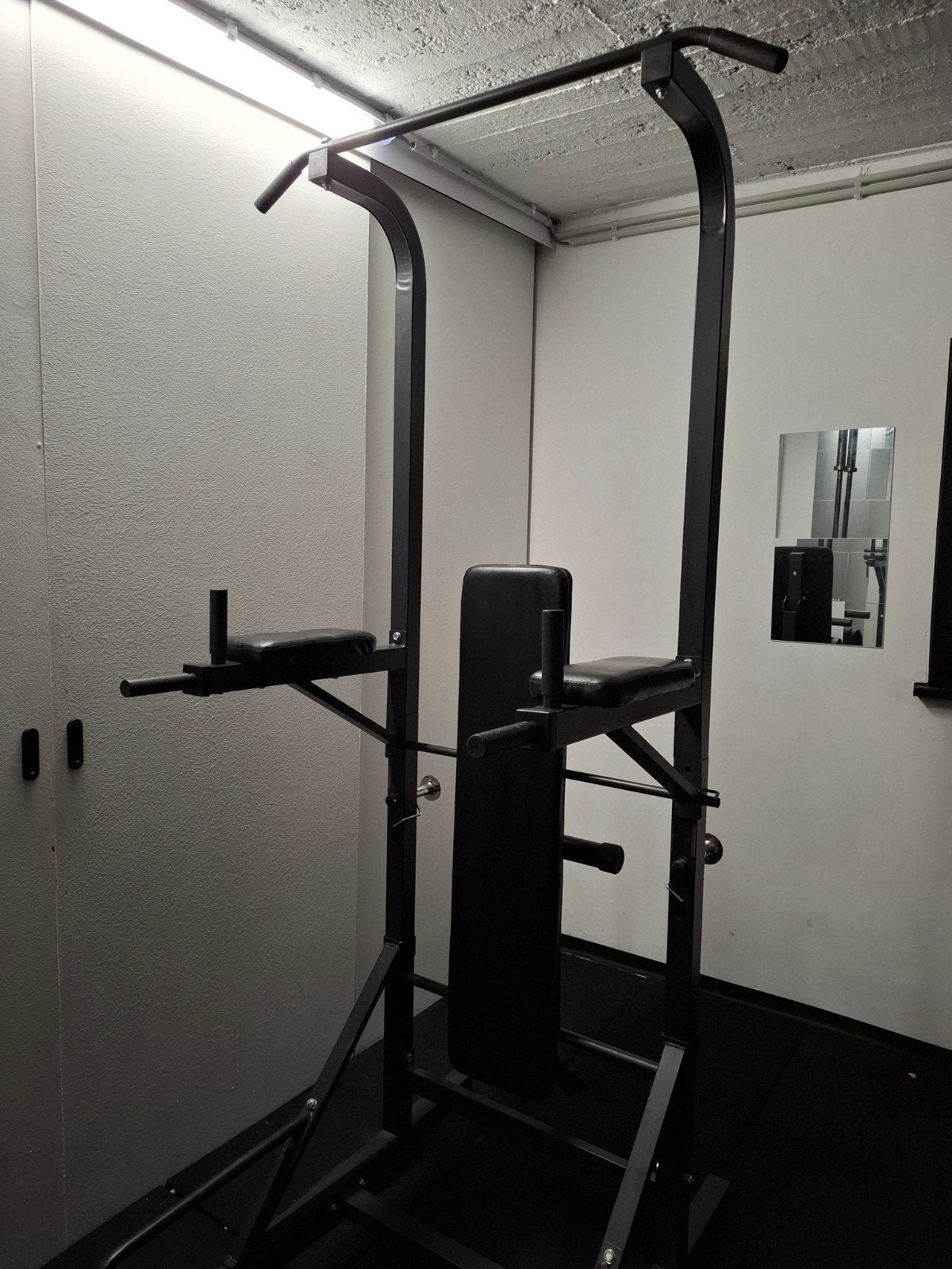 Power Tower met trainingsbankje, Ophalen, Gebruikt
