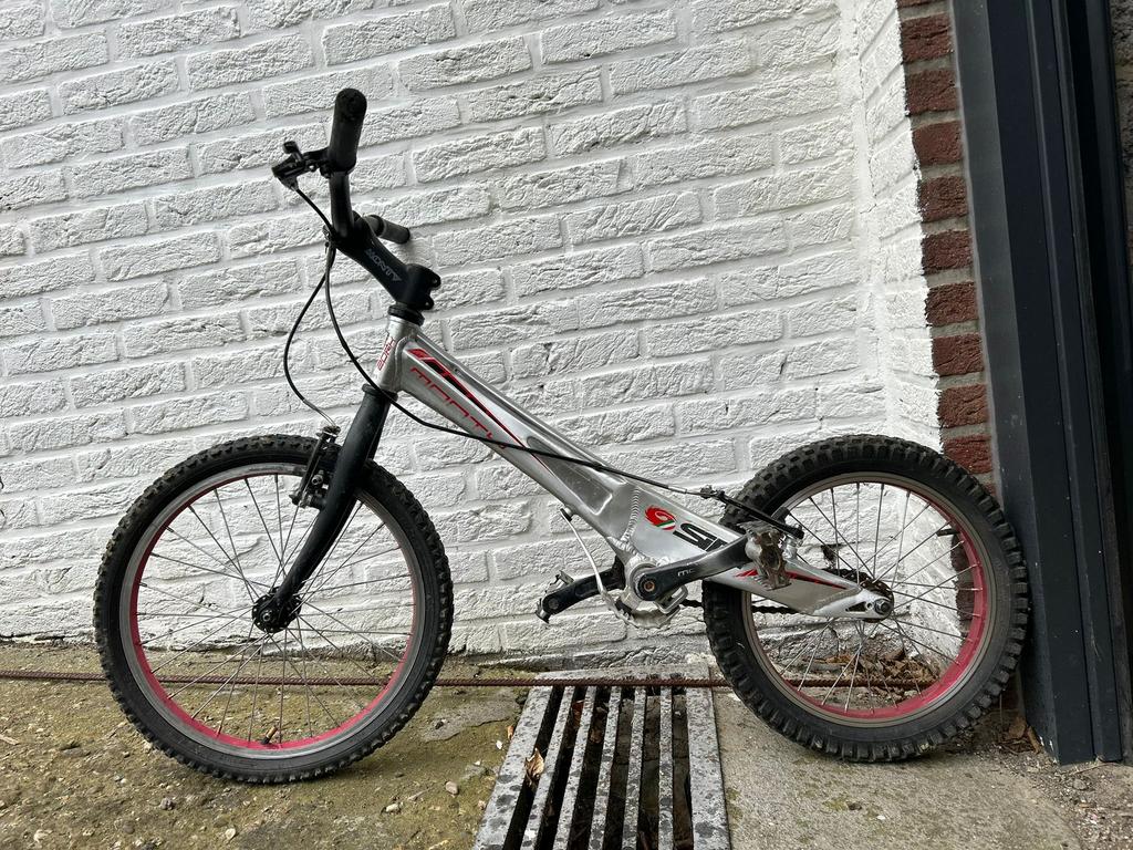 Kinder trial fiets, Fietsen en Brommers, Ophalen, Zo goed als nieuw