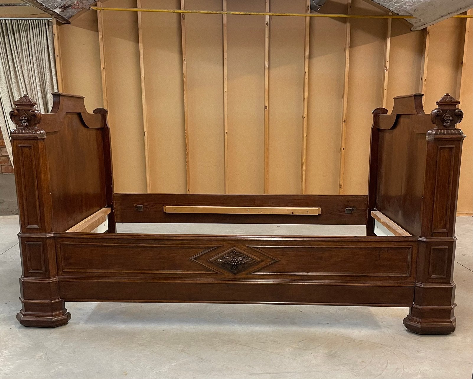 Mooi rustiek bed, formaat twijfelaar, Enlèvement