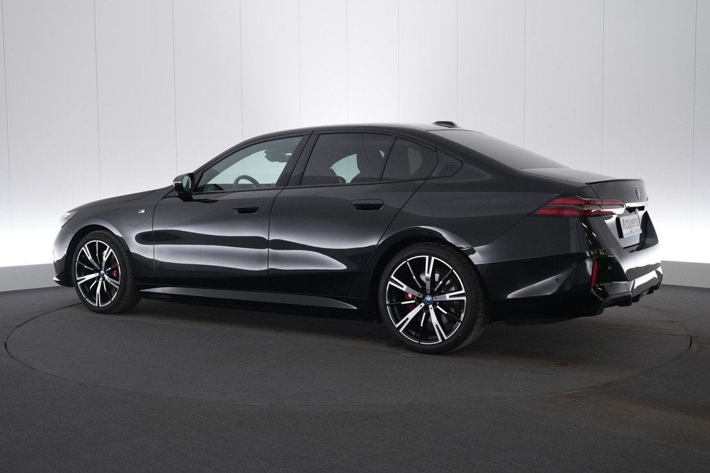 (2JEX026) BMW I5, Auto's, BMW, Automaat, Gebruikt, 394 pk, Onderhoudsboekje