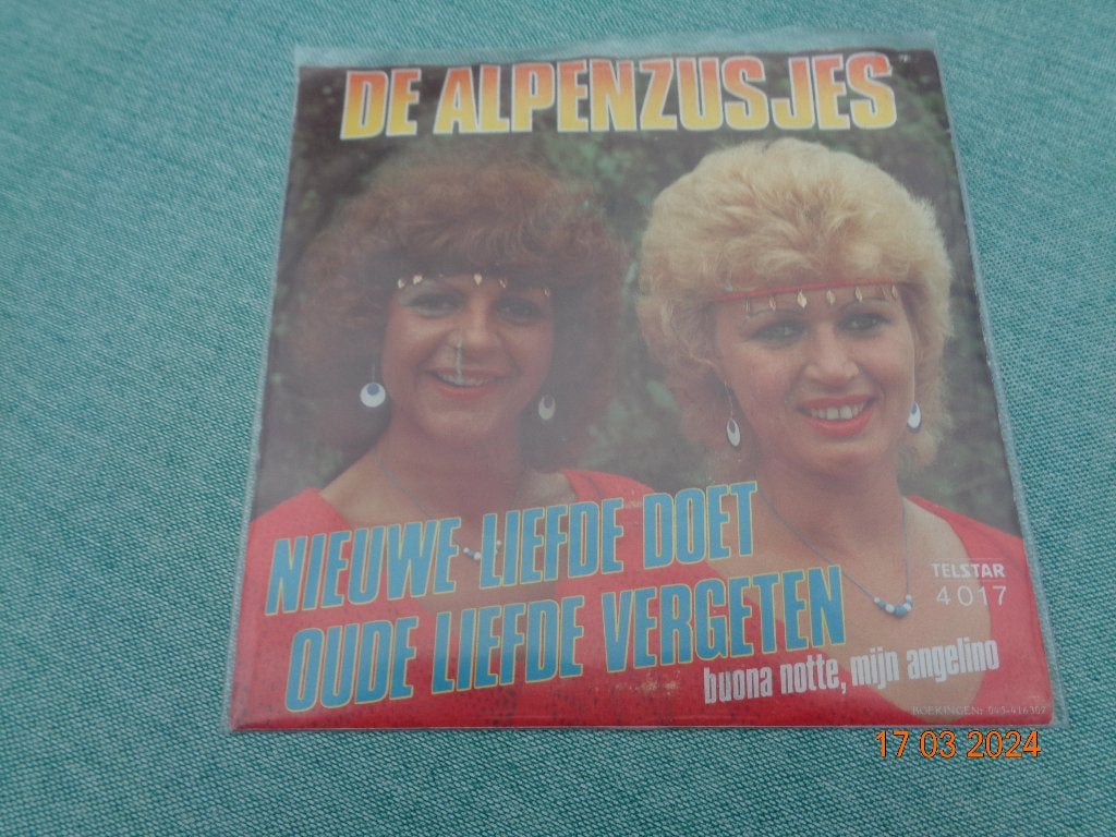 De Alpenzusjes /De hoempa Polka-Vinyl singel., CD & DVD, Enlèvement ou Envoi, Autres types, Housse de protection extérieure, 7 inch